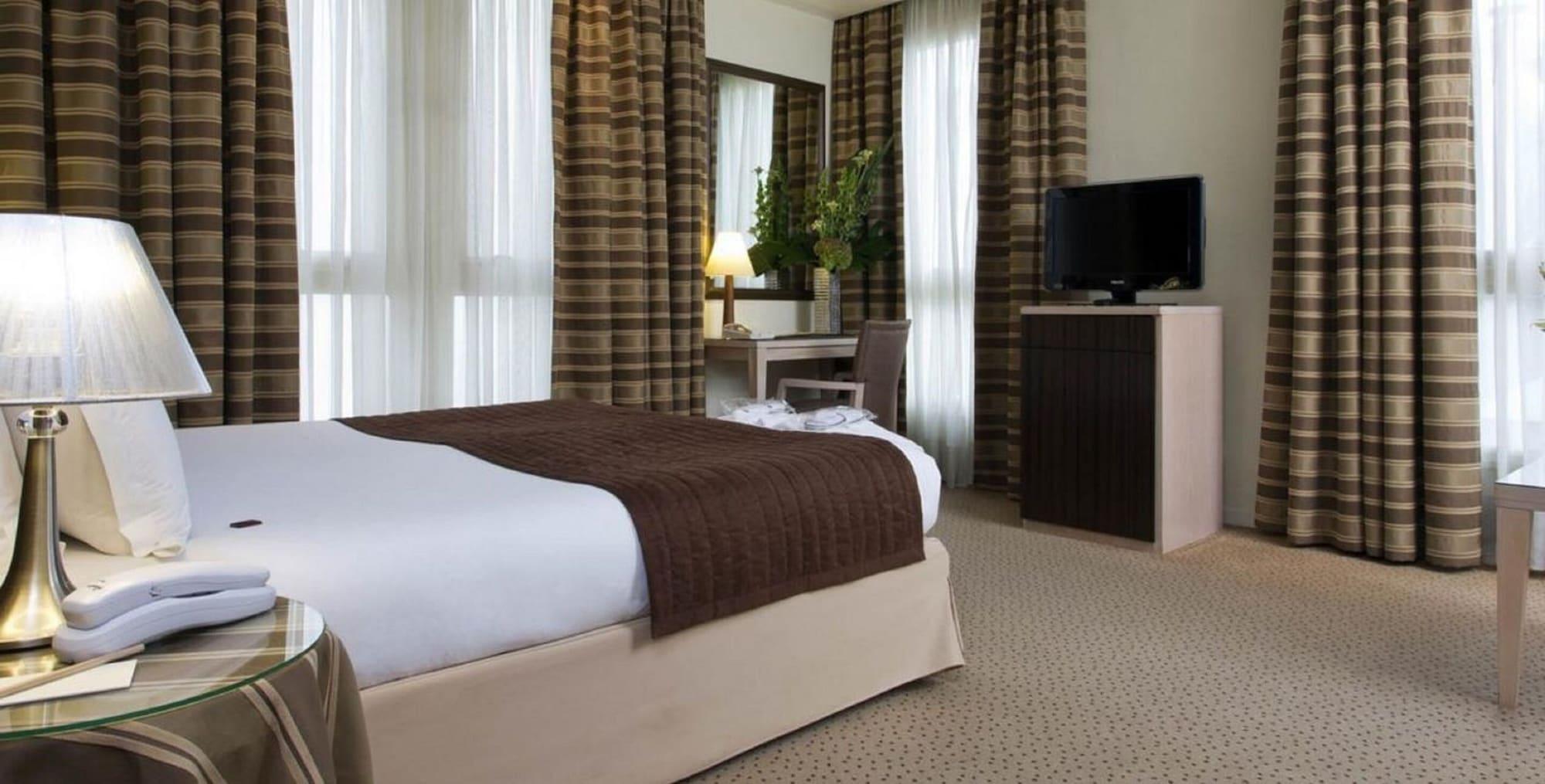 Hotel Le Pera Париж Екстериор снимка