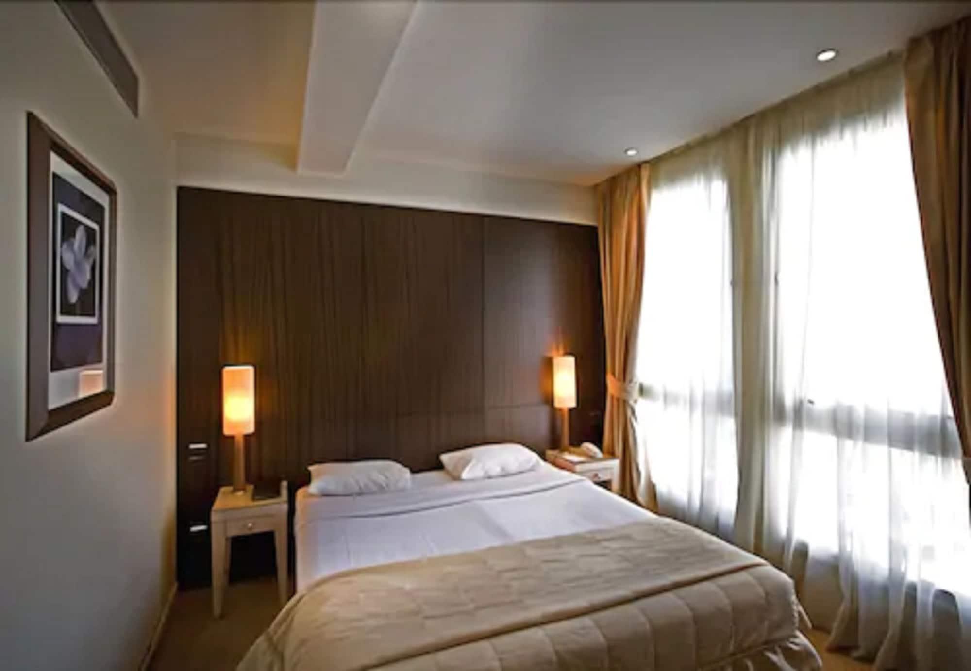 Hotel Le Pera Париж Екстериор снимка