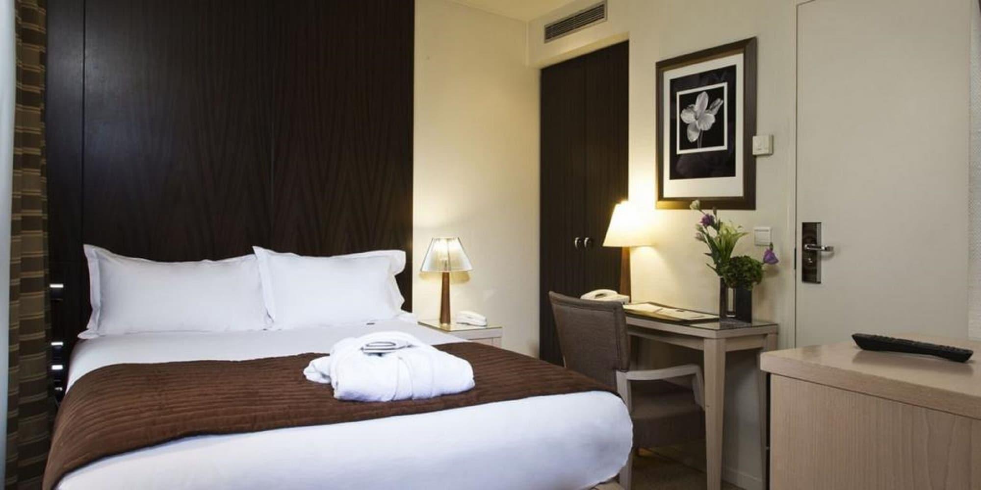 Hotel Le Pera Париж Екстериор снимка