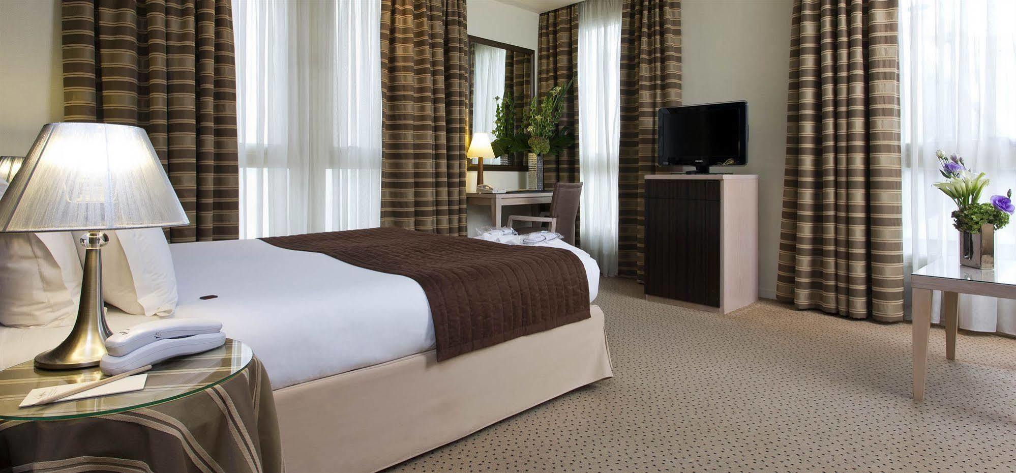 Hotel Le Pera Париж Екстериор снимка