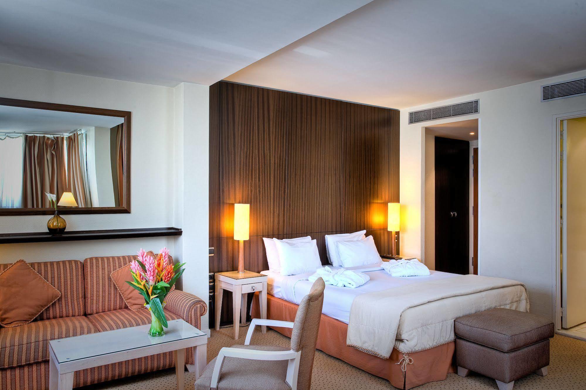 Hotel Le Pera Париж Екстериор снимка